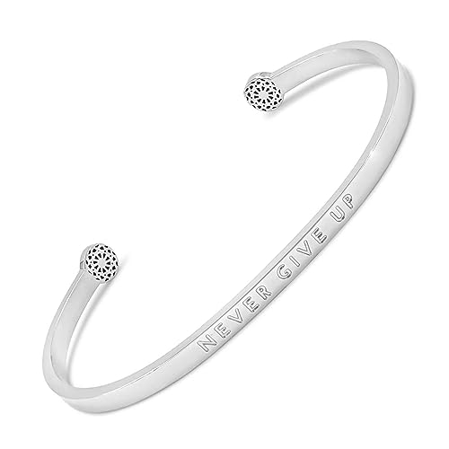 SIMPLE PLEDGE | Never Give Up Armreif | Armband Damen mit Gravur in Silber, Gold, Roségold | Perfekt als Schmuck Geschenk | Blindgravur von the simple pledge
