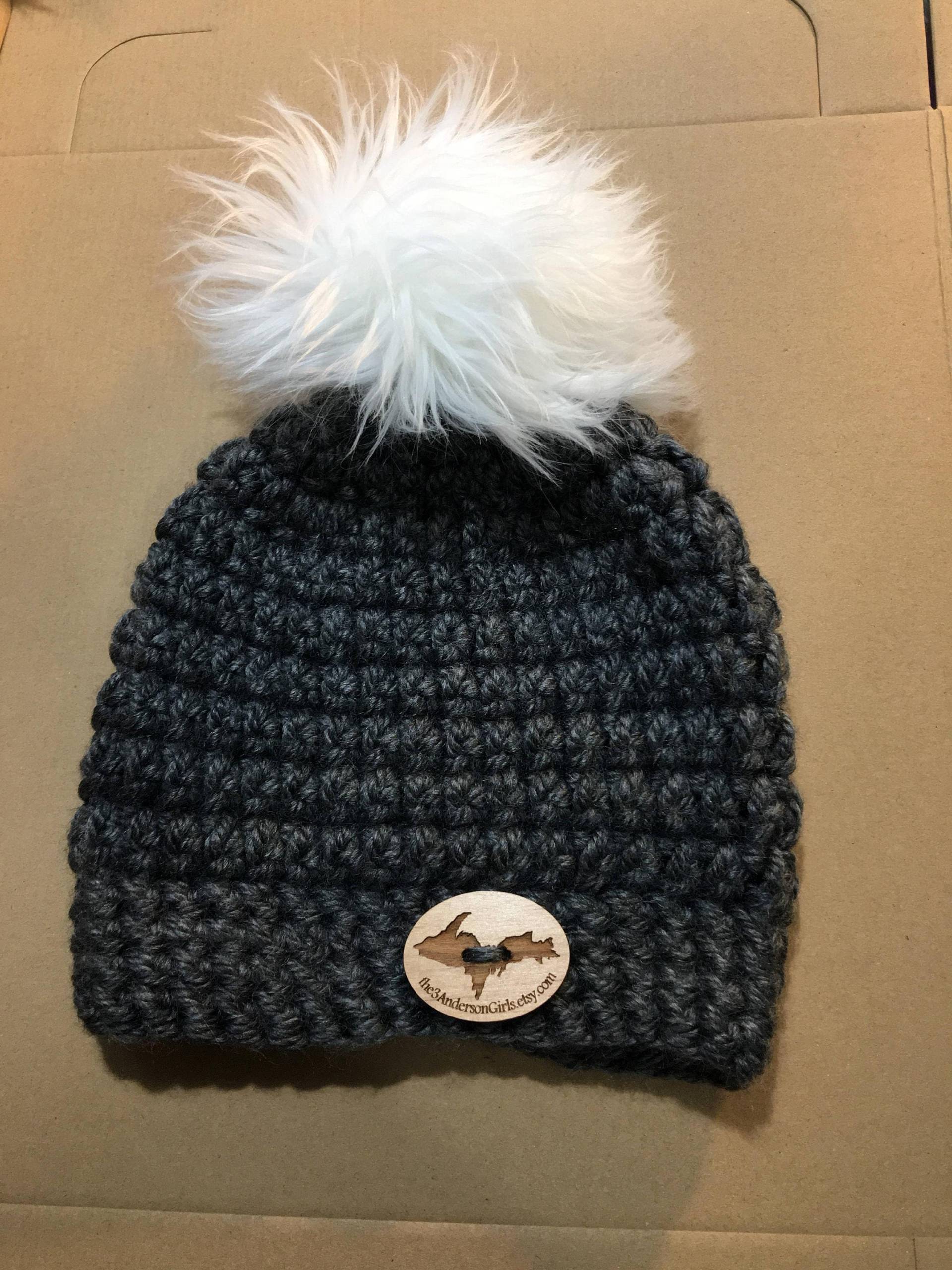Gehäkelte Slouchy Beanie Mit Fell Bommel Gehäkelte Slouchy Beanie Mit Fell Bommel von the3AndersonGirls