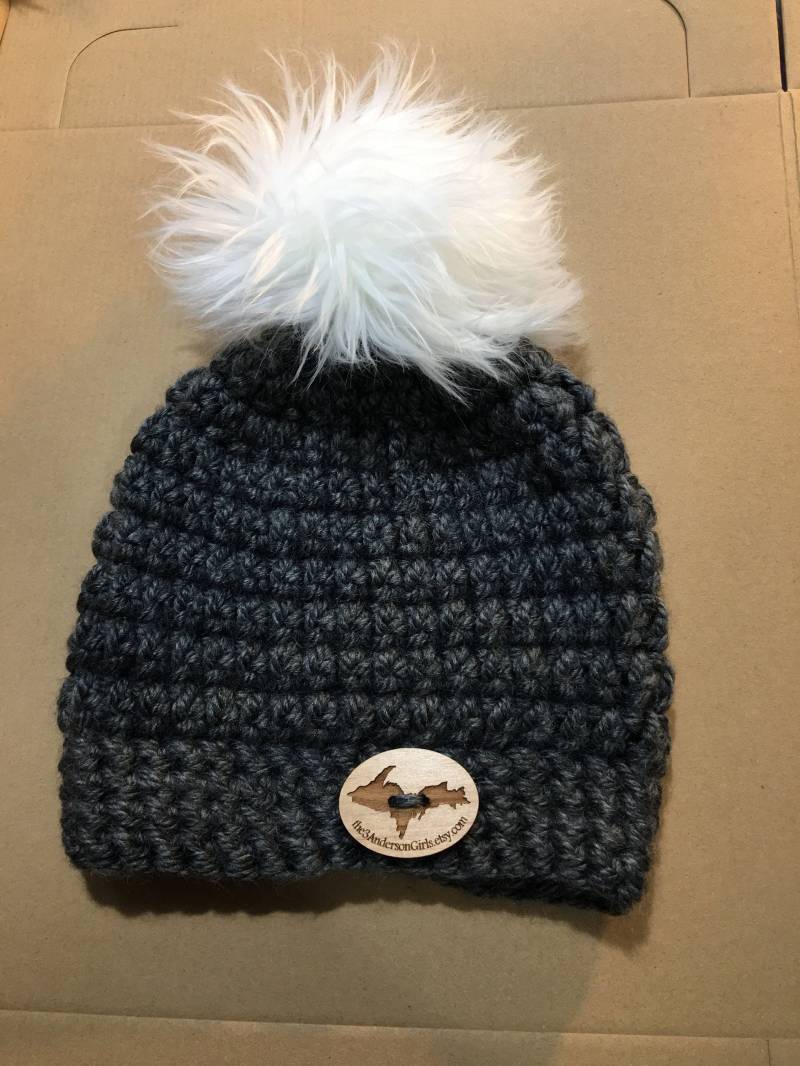 Gehäkelte Slouchy Beanie Mit Fell Bommel von the3AndersonGirls