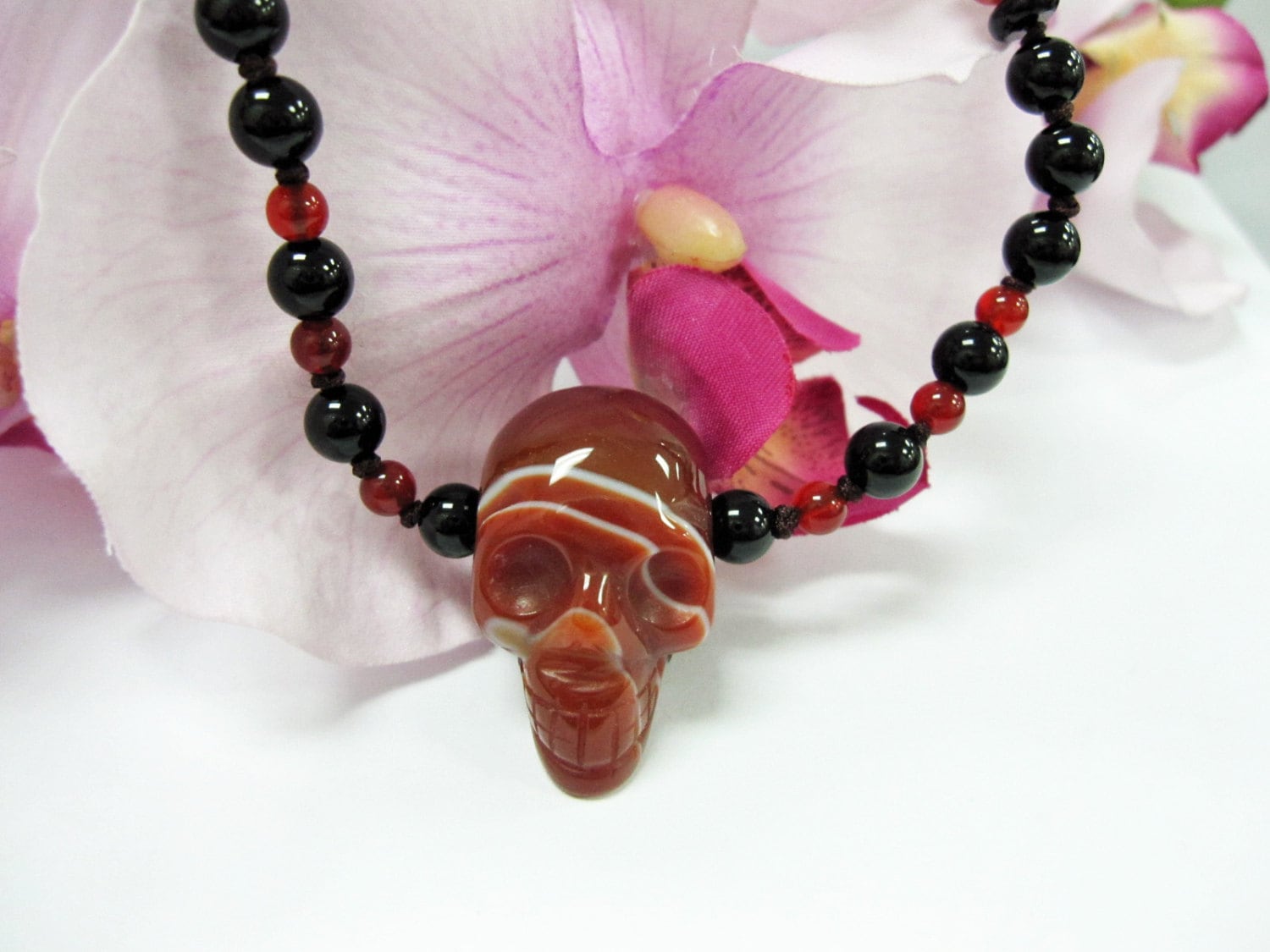 Roter Achat Handgefertigte Skull Amulett Halskette Roter Achat Handgefertigte Skull Amulett Halskette von the68artshop