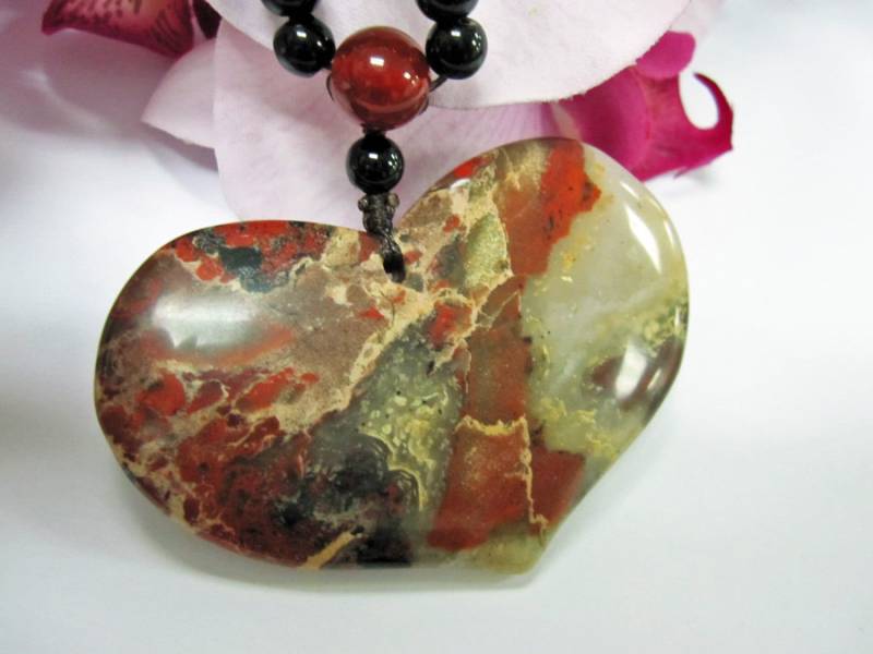Roter Jaspis-Herz-Form-Hängende Good Luck Charm Halskette Roter Jaspis-Herz-Form-Hängende Good Luck Charm Halskette von the68artshop