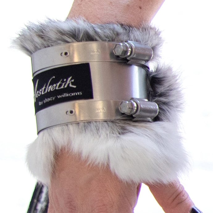 Verstellbare Brutalist Metall Pelz Manschette Verstellbare Brutalist Metall Pelz Manschette von theAesthetik