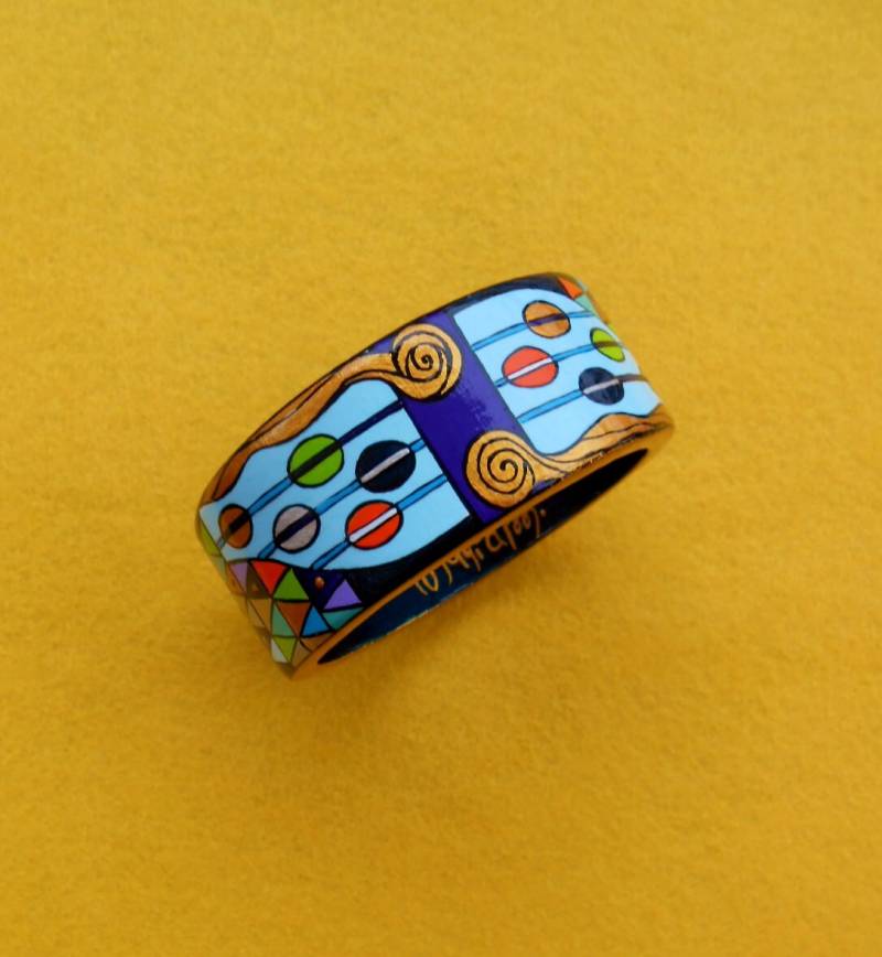 Handbemalte Armspange Aus Holzharz Überzogen Mit Acrylfarbe Von Gustav Klimt. Berühmt Kunst Schmuck Geschenk Für Sie Handbemalte Armspange Aus Holzharz Überzogen Mit Acrylfarbe Von Gustav Klimt. Berühmt Kunst Schmuck Geschenk Für Sie von theArtDecoBox