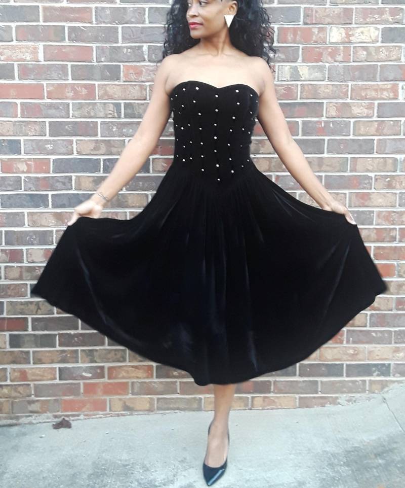 1980Er Jahre Schwarzem Samt Strass Mieder Prom Kleid Von Positiv Ellyn von theBlondeGazelle