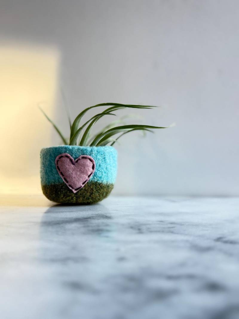 Gefilzte Ringschale Aus Wolle Himmelblau & Grüne Schale Mit Rosa Herz von theFelterie
