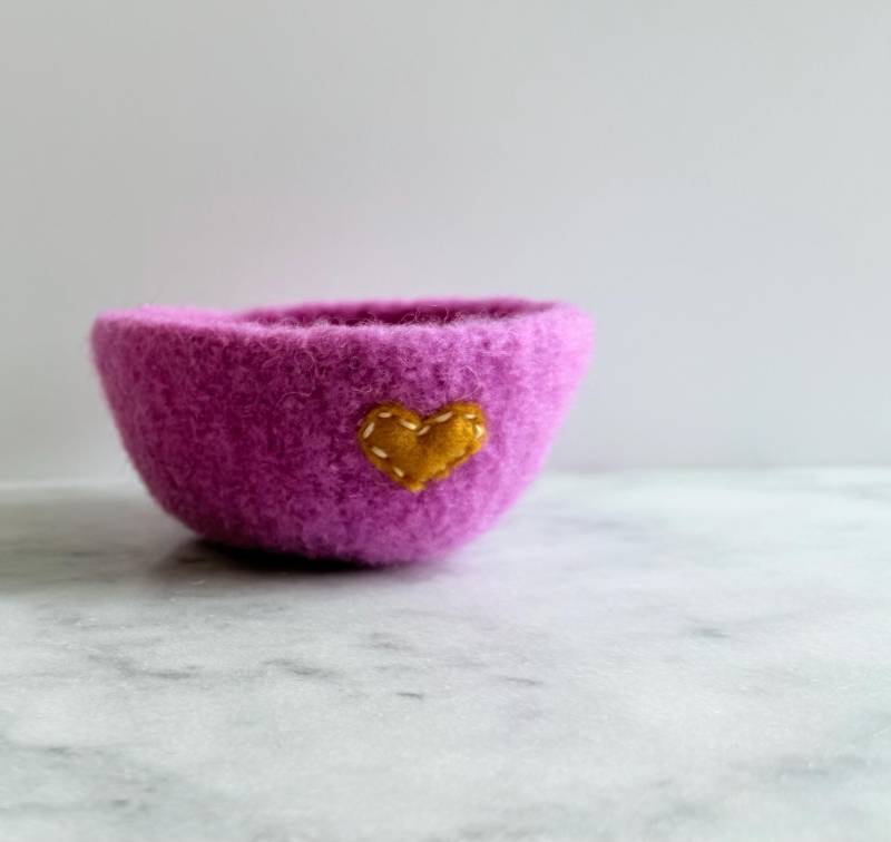 Ringschale Aus Wollfilz - Pink Mit Orangefarbenem Filzherz Ringhalter, Wolle von theFelterie