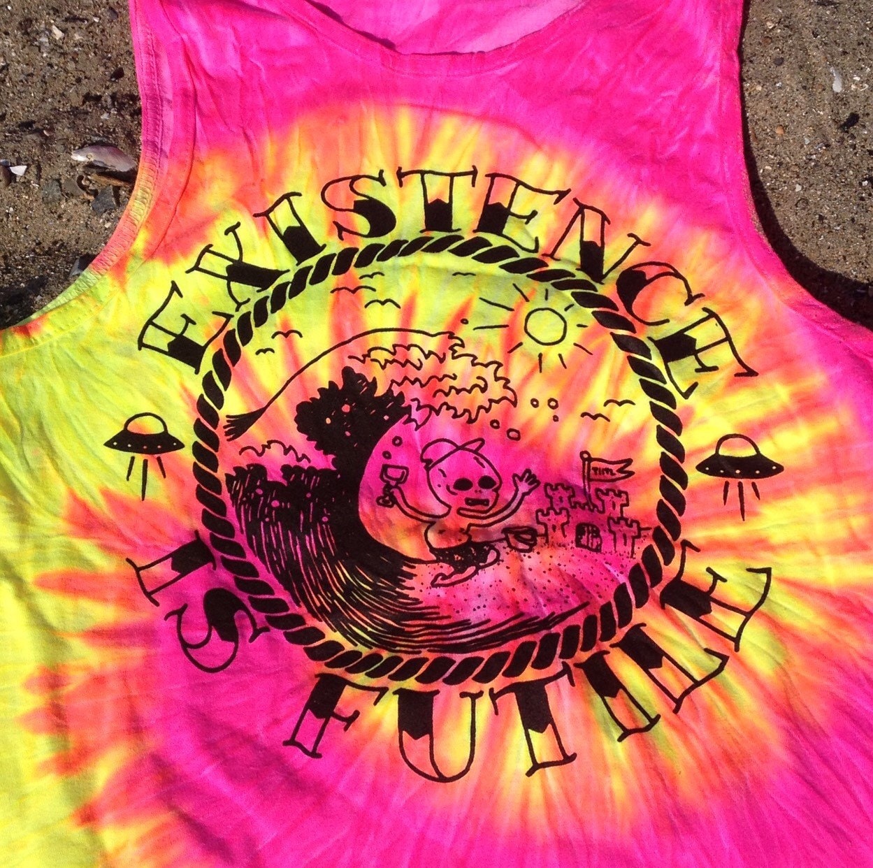 Beach Bummer Alien Nihilismus Tank Fluoreszierend Rosa Und Gelb Krawatte Farbstoff Beach Bummer Alien Nihilismus Tank Fluoreszierend Rosa Und Gelb Krawatte Farbstoff von theINKistheLIFE
