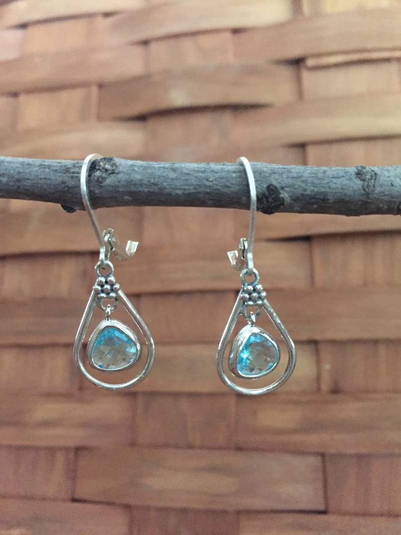 sterling Silber Chandelier Ohrringe Mit Blauquarz Anhänger von thePearlyPanoply