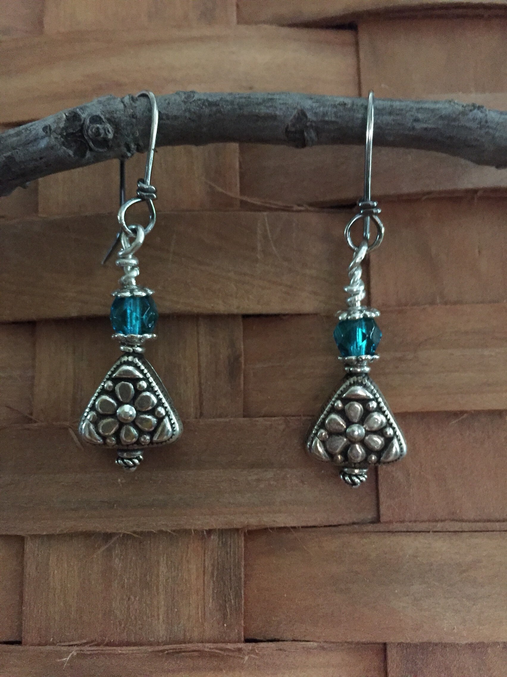 sterling Silber Handwerker Blume Und Swarovski Kristall Ohrringe sterling Silber Handwerker Blume Und Swarovski Kristall Ohrringe von thePearlyPanoply