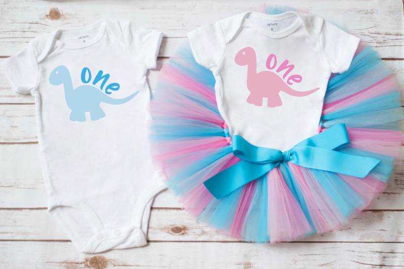 Boy Girl Twin Dinosaurier Erster Geburtstag Outfits - Prince & Princess Cake Smash Set Für Jungen-Mädchen-Zwillinge von thePhotoPunks