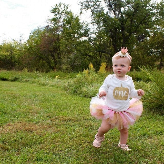 "Herbst Kleiner Kürbis Erster Geburtstag Outfit Mädchen "Luca Gold" von thePhotoPunks