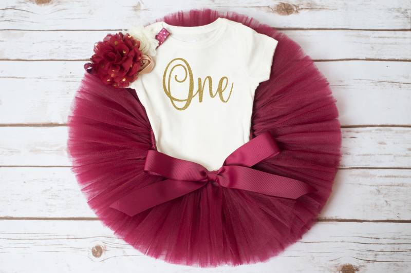 Kastanienbraun Und Gold Erster Geburtstag Mädchen "Paula' von thePhotoPunks