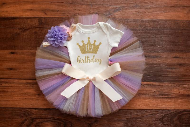 Rosa Und Gold Halber Geburtstag Mädchen Outfit "Selah Gold' von thePhotoPunks