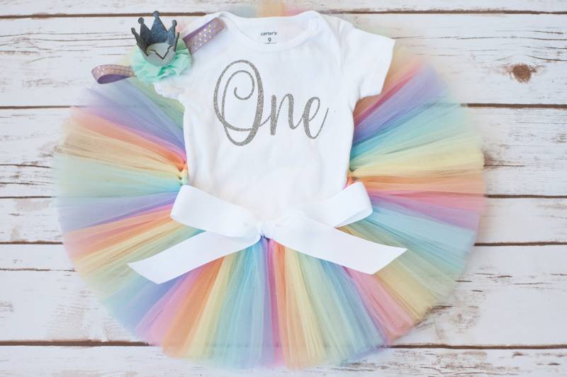 Pastellfarbenes Regenbogen Geburtstags-Outfit Für Mädchen von thePhotoPunks