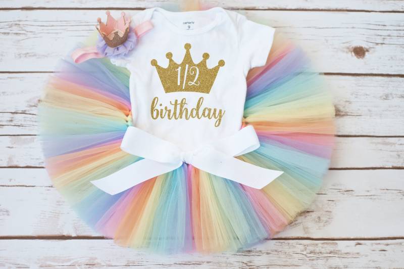 Pastell Regenbogen Mädchen Halber Geburtstag Outfit von thePhotoPunks