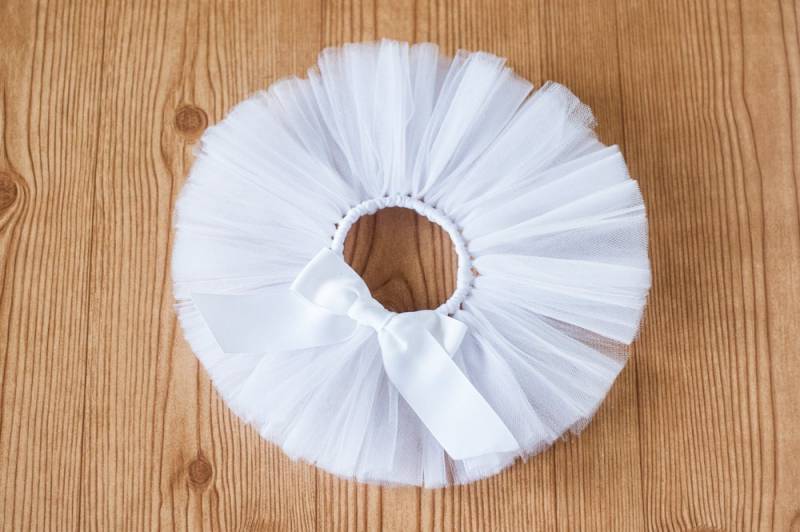 "Weißes Tutu "Breanna" Geisterkostüm, Schneeflockenkostüm, Schneemann-Baby-Tutu, Blumenmädchen-Hochzeitsrock." von thePhotoPunks