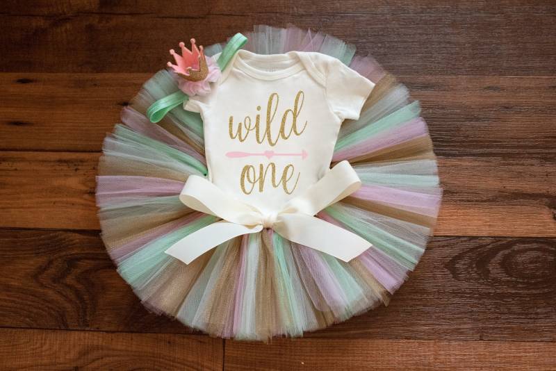 Wild One First Birthday Outfit Mädchen "Nieva Gold' Rosa Und Mint von thePhotoPunks