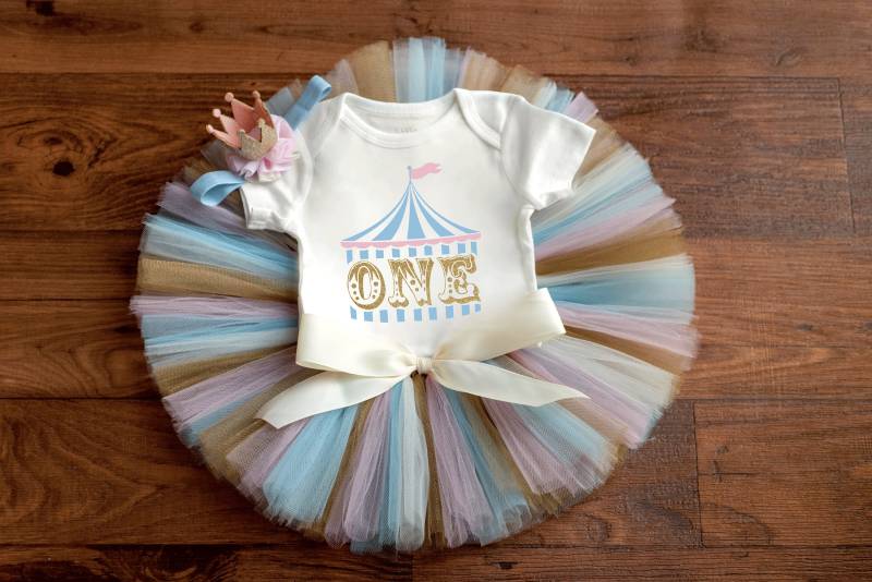 Zirkus Erster Geburtstag Outfit "Aurora' Karneval Mädchen, Unter Dem Zirkuszelt Kuchen Smash Tutu Set von thePhotoPunks