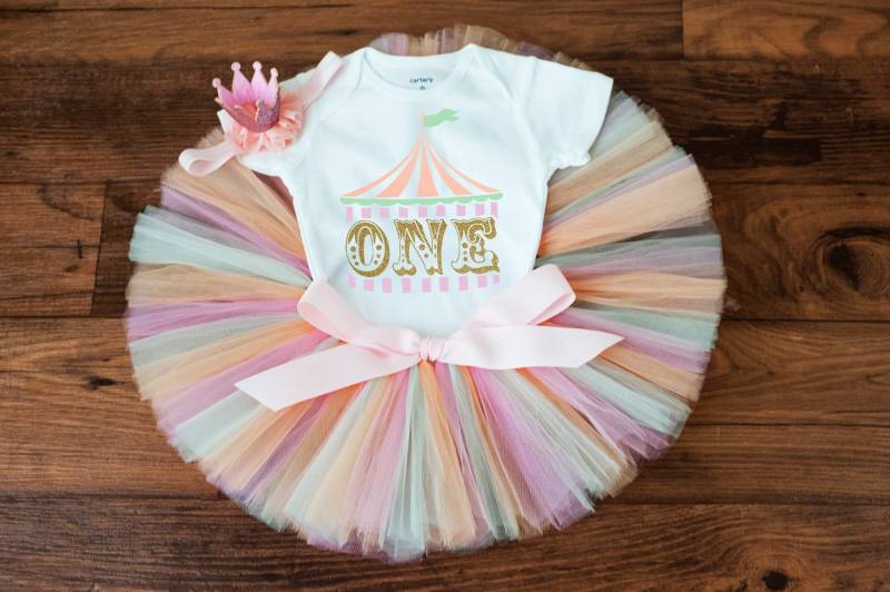 Zirkus Erster Geburtstag Outfit Mädchen "Rowan" von thePhotoPunks