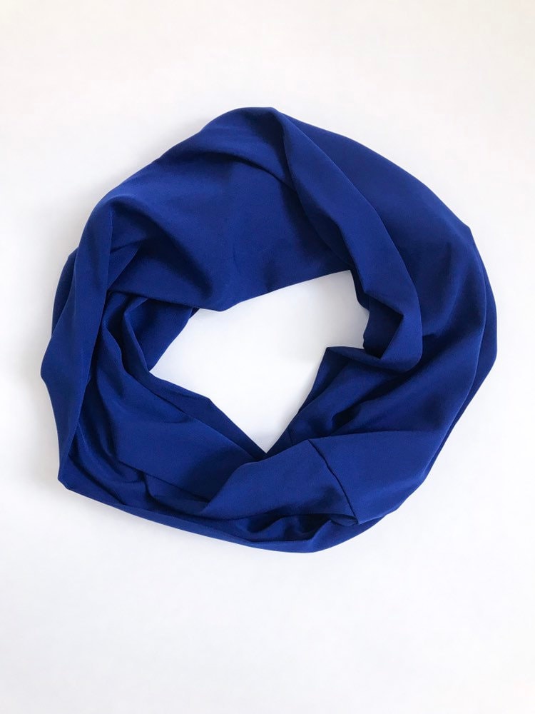 Handgemachte Infinity Schal Navy Blue, Leicht, Mode-Accessoire, Schals & Wraps, Schals, Eternity Schal, Geschenkidee, Geschenke Für Sie Handgemachte Infinity Schal Navy Blue, Leicht, Mode-Accessoire, Schals & Wraps, Schals, Eternity Schal, Geschenkidee, Geschenke Für Sie von theSoHo