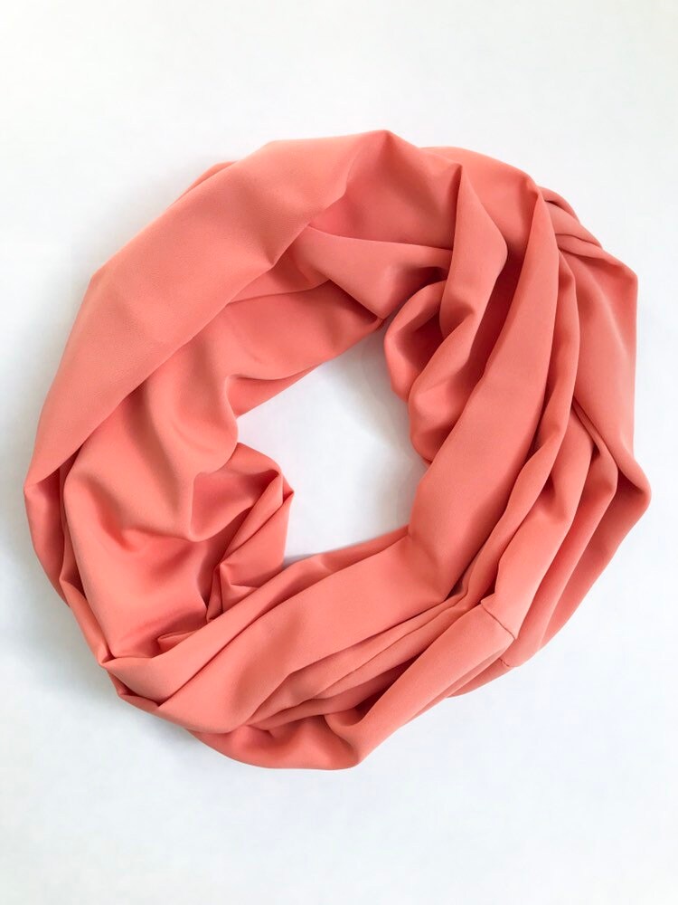 Handgemachter Infinity Schal - Coral Orange, Accessoires, Schals & Wraps, Schals, Frau Geschenkidee, Geschenke Für Sie, Mode-Accessoires Handgemachter Infinity Schal - Coral Orange, Accessoires, Schals & Wraps, Schals, Frau Geschenkidee, Geschenke Für Sie, Mode-Accessoires von theSoHo