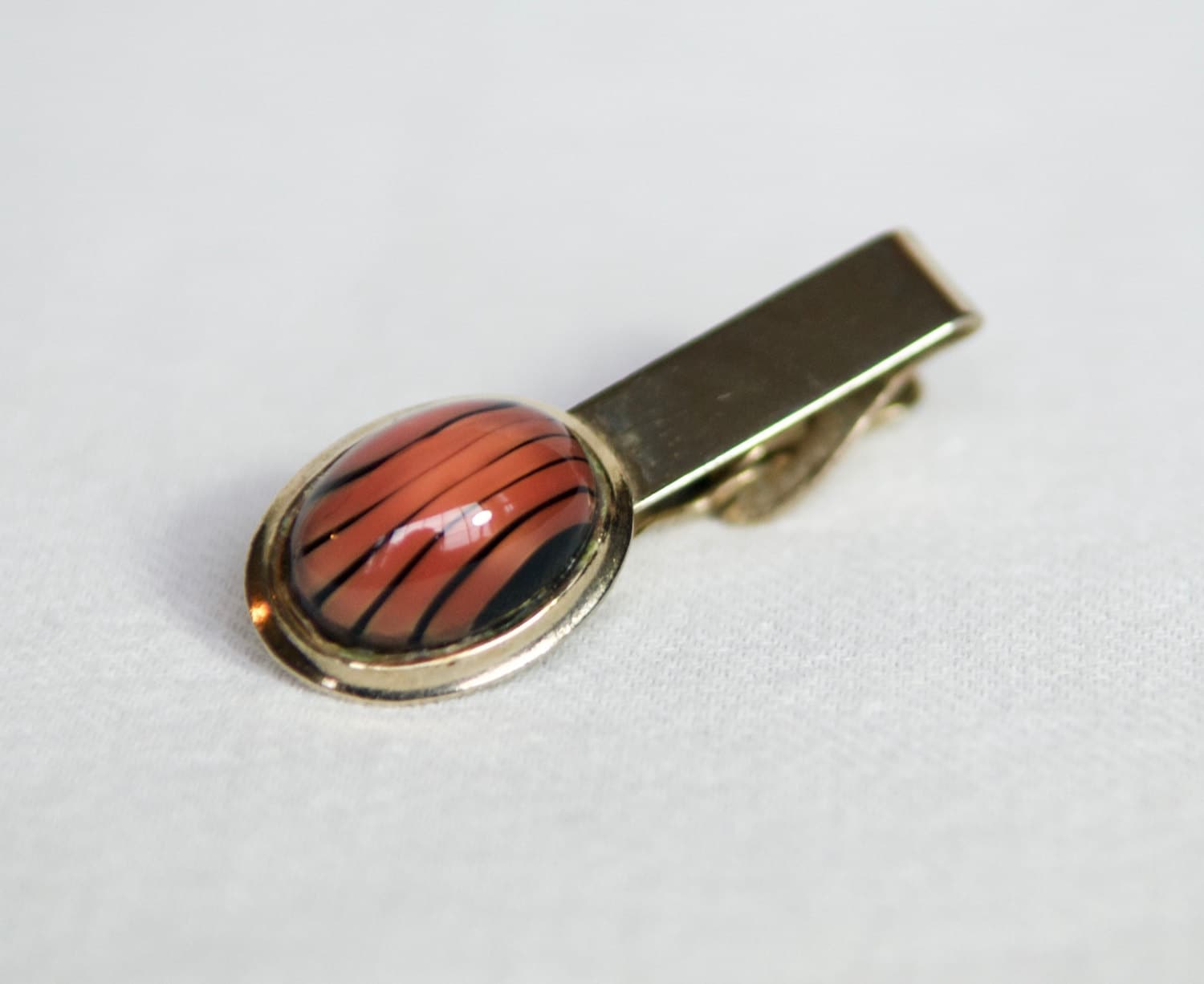 Vintage Parkway Krawattenklammer...vintage Krawattenstange...gestreifte Glas Krawattenklammer...goldfarben von theVINTAGEporter