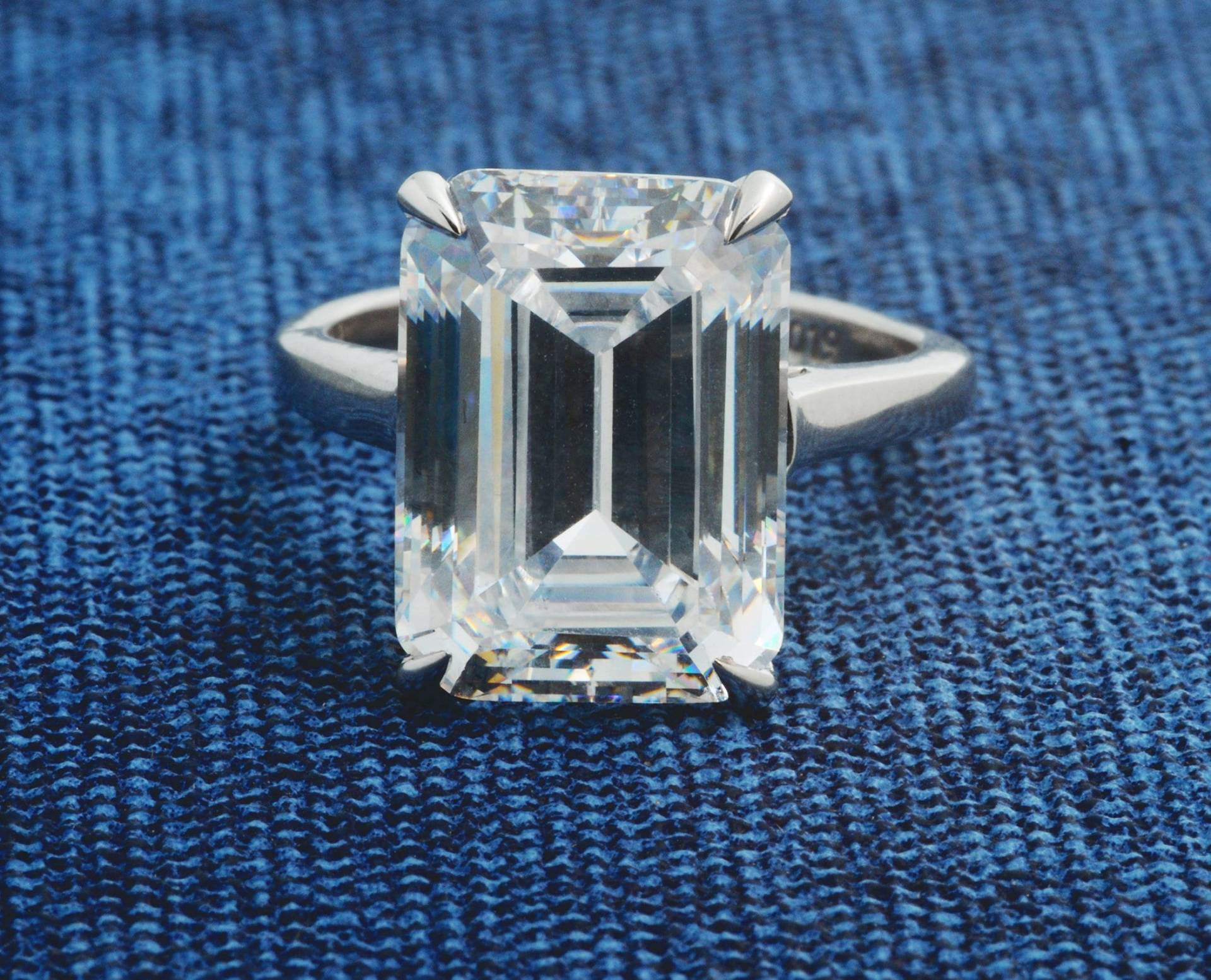 Emerald Cut Ring Für Frauen 925 Sterling Silber 10 Karat Rechte Hand Handgefertigte Zirkonia Verlobungsring Diamant Adastra Schmuck von theadastrajewelry