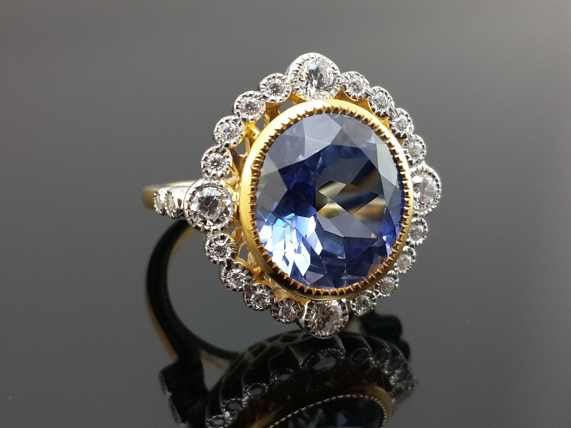 Vintage Style Ring Für Frauen 925 Sterling Silber Blau Oval-Cut Bezel Set Jetzt Kaufen Cz Highend Party Wear Zirkonia | Adastra Schmuck von theadastrajewelry