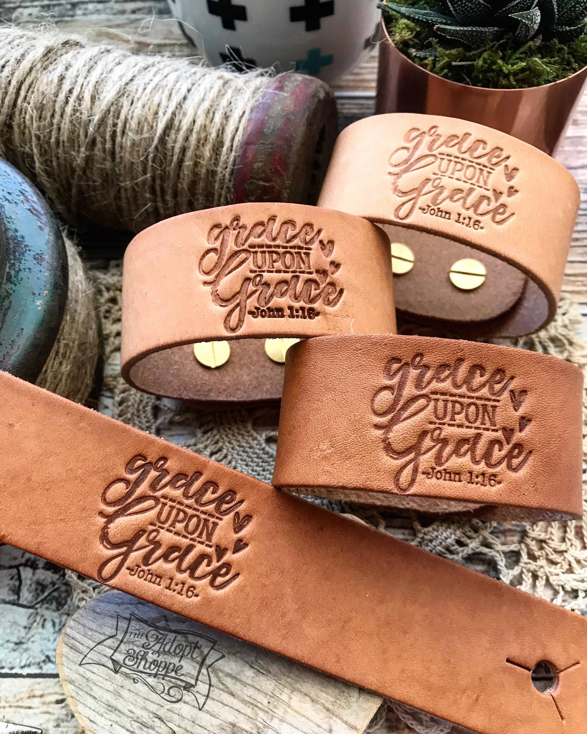 Gnade Auf Lederarmband | Kamel/Natur Gnade Auf Lederarmband | Kamel/Natur von theadoptshoppe