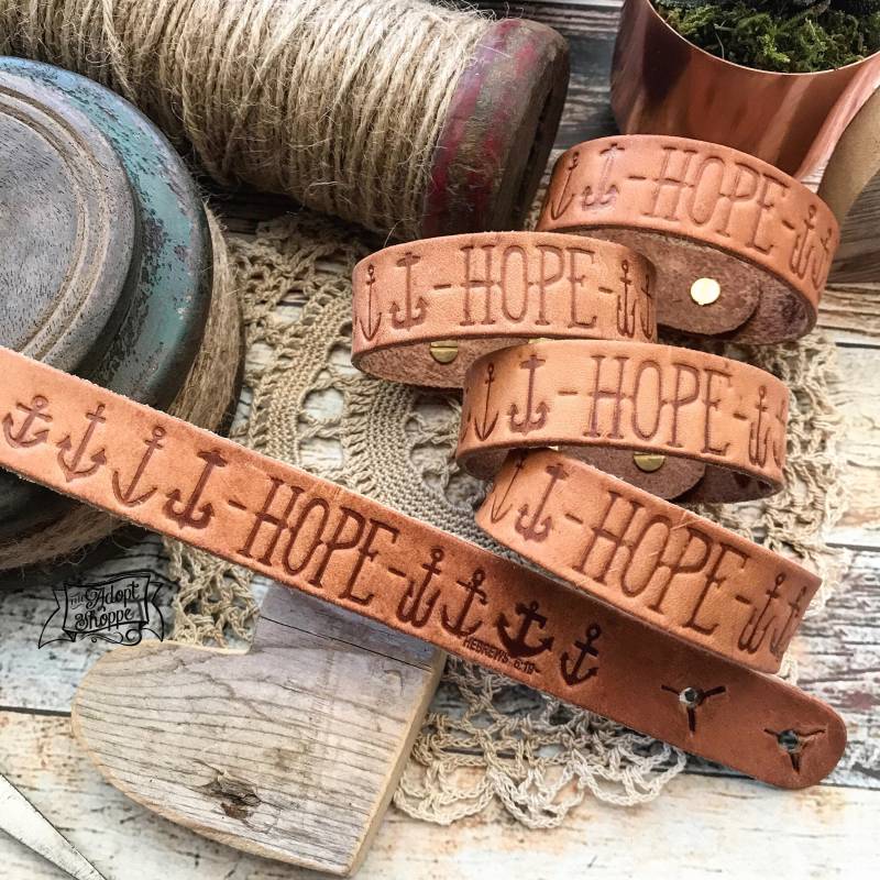 Hoffe, Viele Anker Hebräer 0619 | Kamel/Natur Hoffe, Viele Anker Hebräer 0619 | Kamel/Natur von theadoptshoppe