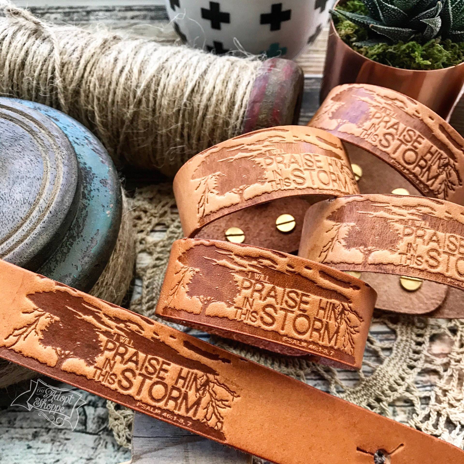 Ich Werde Ihn in Dieser Sturm Zu Loben | Psalmen 361-3; 7 Lederarmband | Natürliche Kamel Ich Werde Ihn in Dieser Sturm Zu Loben | Psalmen 361-3; 7 Lederarmband | Natürliche Kamel von theadoptshoppe