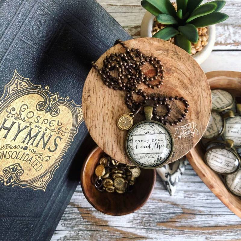 Jede Stunde Brauche Ich Deine Hymne | Winzige Goldene Uhr Halskette Jede Stunde Brauche Ich Deine Hymne | Winzige Goldene Uhr Halskette von theadoptshoppe