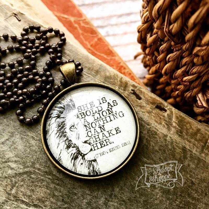 Mutig Wie Ein Löwe | Sprüche 28 1 Halskette Mutig Wie Ein Löwe | Sprüche 28 1 Halskette von theadoptshoppe