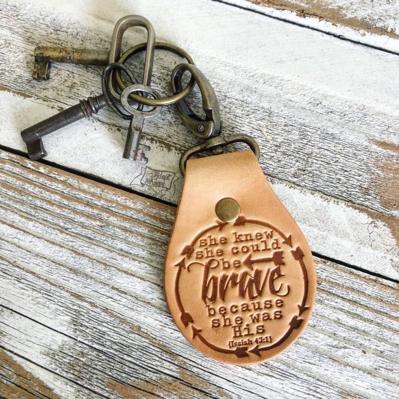 Sie Wusste, Dass Sie Mutig Sein Könnte, Weil Seinen | Jesaja 431 Leder Schlüsselanhänger Ring | Kamel/Natur War Sie Wusste, Dass Sie Mutig Sein Könnte, Weil Seinen | Jesaja 431 Leder Schlüsselanhänger Ring | Kamel/Natur War von theadoptshoppe