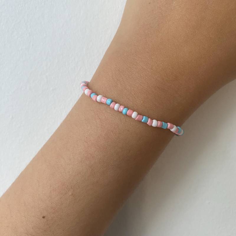 Pride Perlenarmband „Trans" von thealtruisticlife
