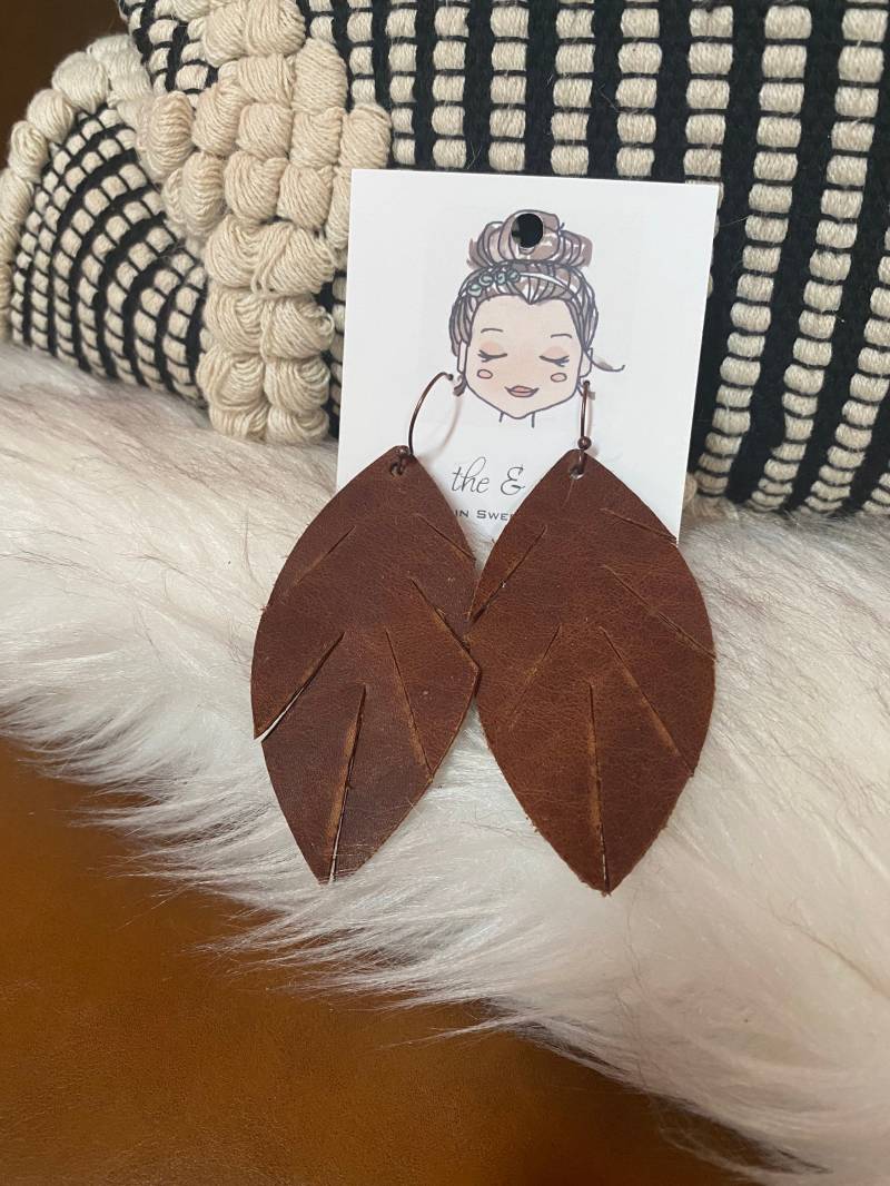 The Jojo, Distressed Aged Whisky Federn, Große Lederohrringe, Echtes Leder, Klassisch von theandme