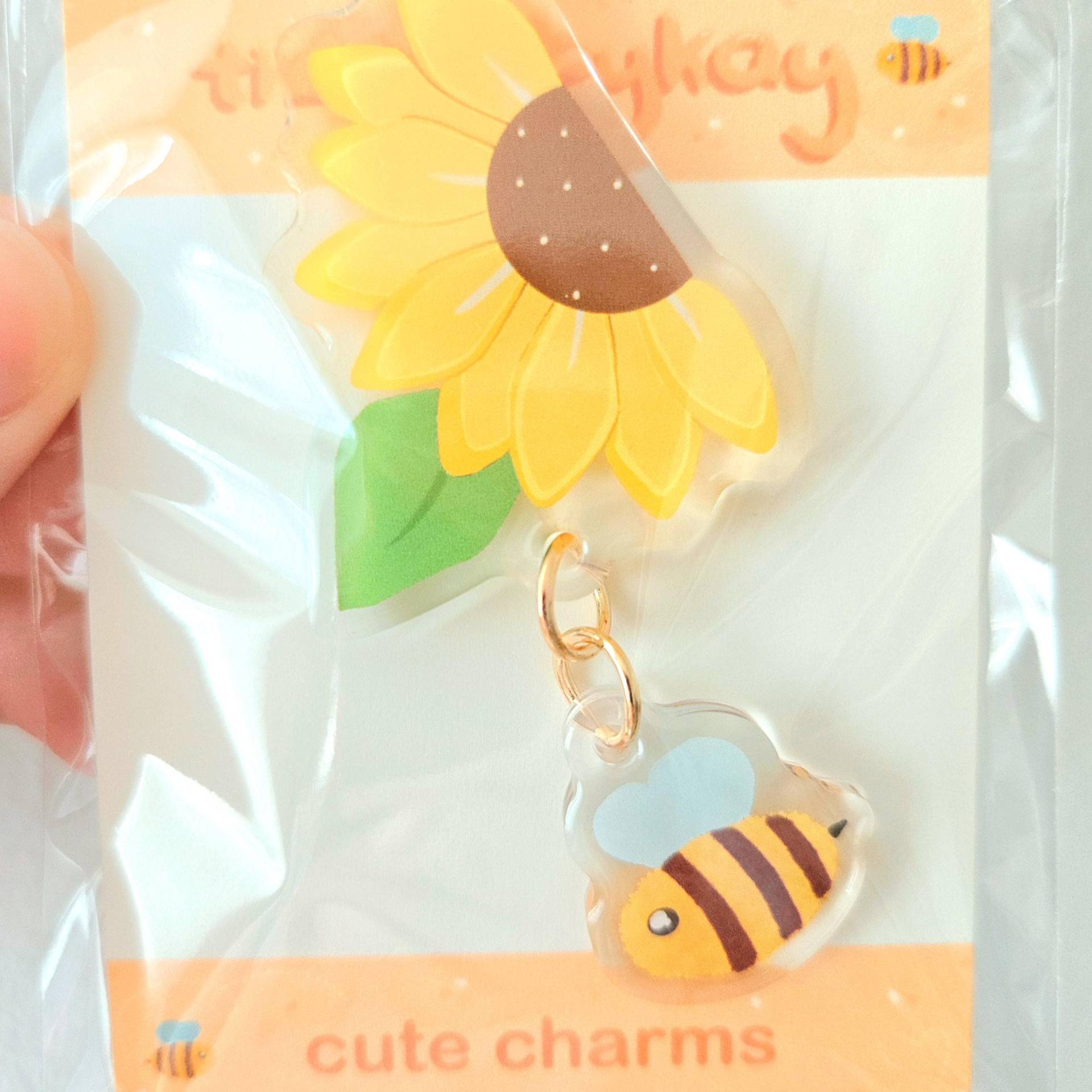 "Süßer "Sonnenblume & Kleine Bumblebee" Schlüsselanhänger." "Süßer "Sonnenblume & Kleine Bumblebee" Schlüsselanhänger." von theartbykay