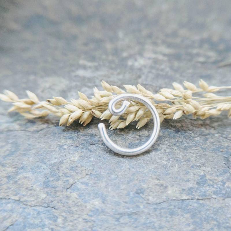 18G Nasenring Aus Massivem 585Er Gold, Gold Fill Oder Niobium - Primitive Serie Handgemacht Von Thebeadedily von thebeadedlily