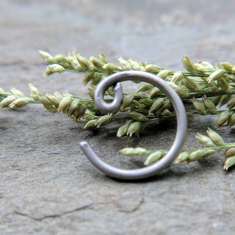 18G Unüberholter Nasenring, Uneinholsloser Nasenkorb, Offener Faux Piercing Von Thebeadedily 18G Unüberholter Nasenring, Uneinholsloser Nasenkorb, Offener Faux Piercing Von Thebeadedily von thebeadedlily