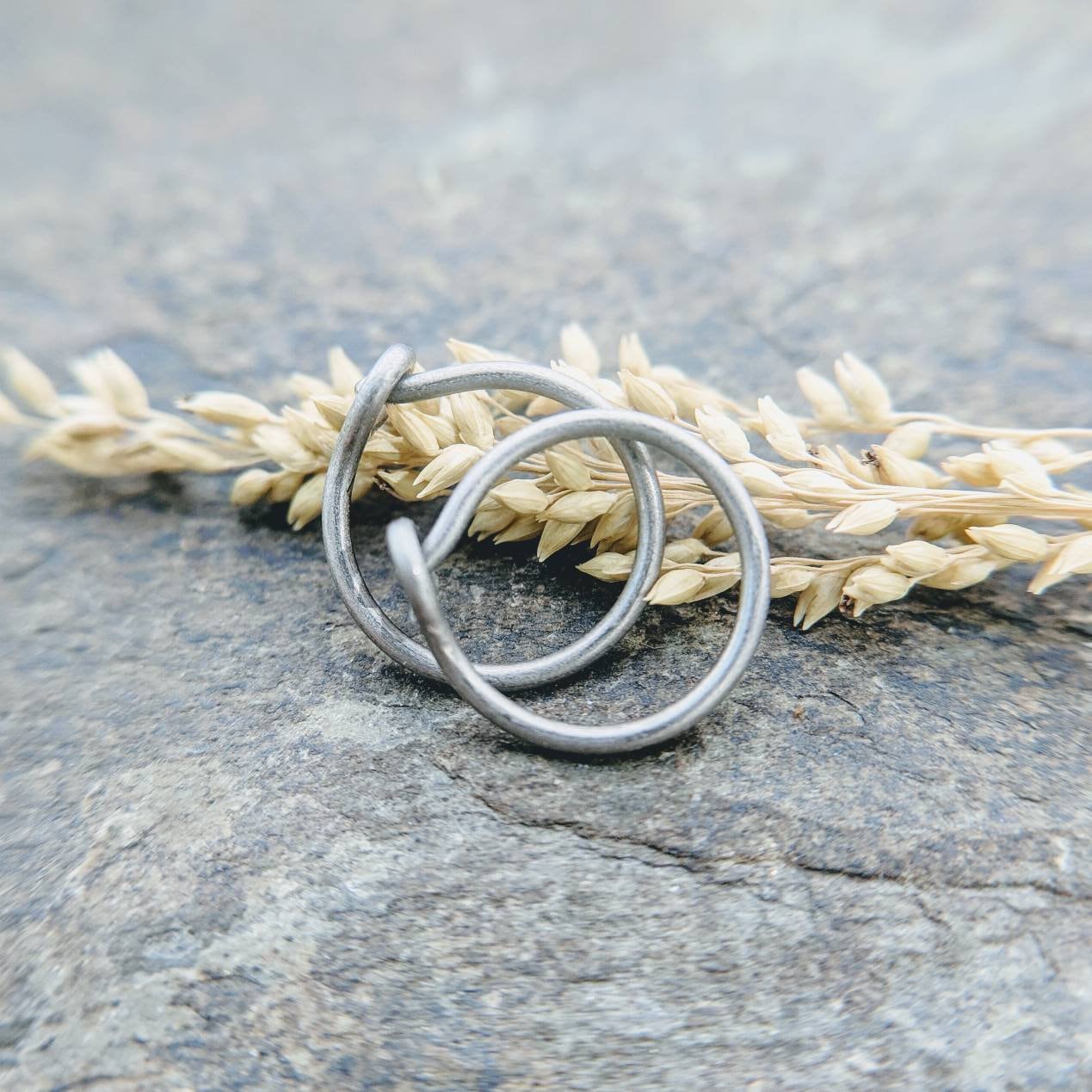 20G Kleine Ohrringe Sterling Silber, Gold Fill Oder Niobium Creolen Primitive Serie Handgemacht By Thebeadedlily 20G Kleine Ohrringe Sterling Silber, Gold Fill Oder Niobium Creolen Primitive Serie Handgemacht By Thebeadedlily von thebeadedlily