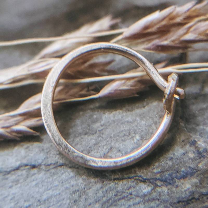20G Ohrring Gehämmerter Nasenring Oder Einzelner Knorpelohrring Individuell Reifen Primitive Serie Handmade By Thebeadedlily 20G Ohrring Gehämmerter Nasenring Oder Einzelner Knorpelohrring Individuell Reifen Primitive Serie Handmade By Thebeadedlily von thebeadedlily