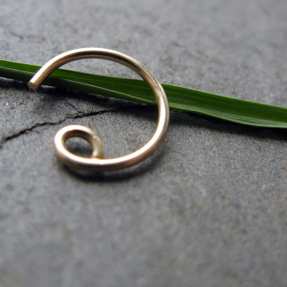 22G Catchless Nase RingSolide 14K Gold, Gold Zu Füllen Oder Niob - Primitive Serie-Thebeadedily Handarbeit 22G Catchless Nase RingSolide 14K Gold, Gold Zu Füllen Oder Niob - Primitive Serie-Thebeadedily Handarbeit von thebeadedlily