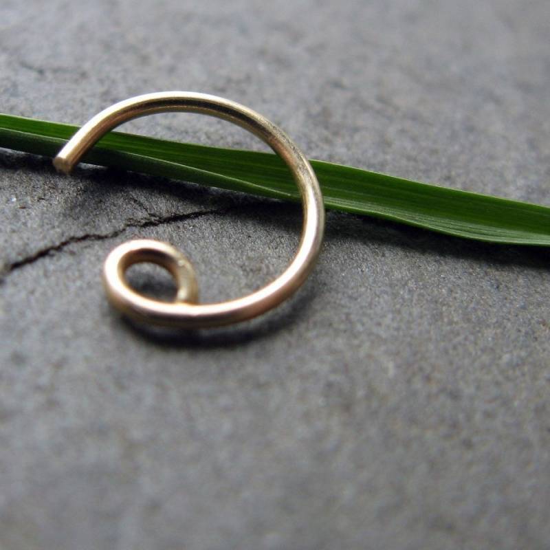 22G Catchless Nase RingSolide 14K Gold, Gold Zu Füllen Oder Niob - Primitive Serie-Thebeadedily Handarbeit 22G Catchless Nase RingSolide 14K Gold, Gold Zu Füllen Oder Niob - Primitive Serie-Thebeadedily Handarbeit von thebeadedlily