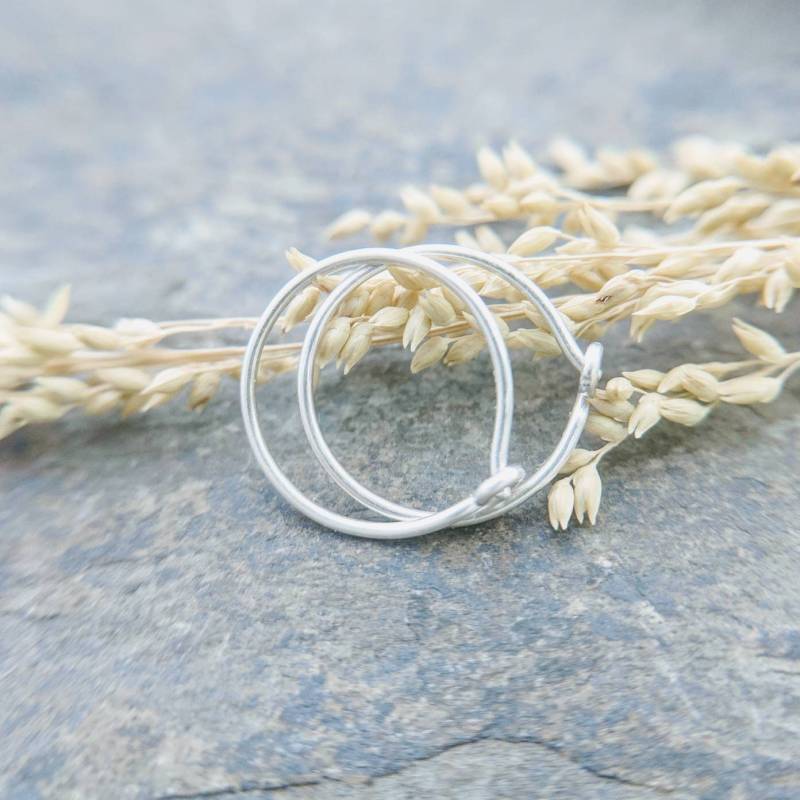 22G Creolen Sterling Silber, 14K Gold Oder Niobium Primitive Serie Handgemacht Von Thebeadedlily 22G Creolen Sterling Silber, 14K Gold Oder Niobium Primitive Serie Handgemacht Von Thebeadedlily von thebeadedlily