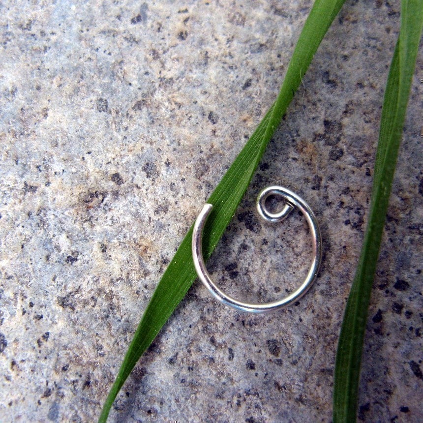 22G Nasenring Sterling Silber, Niobium Oder Gold Fill Primitivserie Handmade By Thebeadedily 22G Nasenring Sterling Silber, Niobium Oder Gold Fill Primitivserie Handmade By Thebeadedily von thebeadedlily