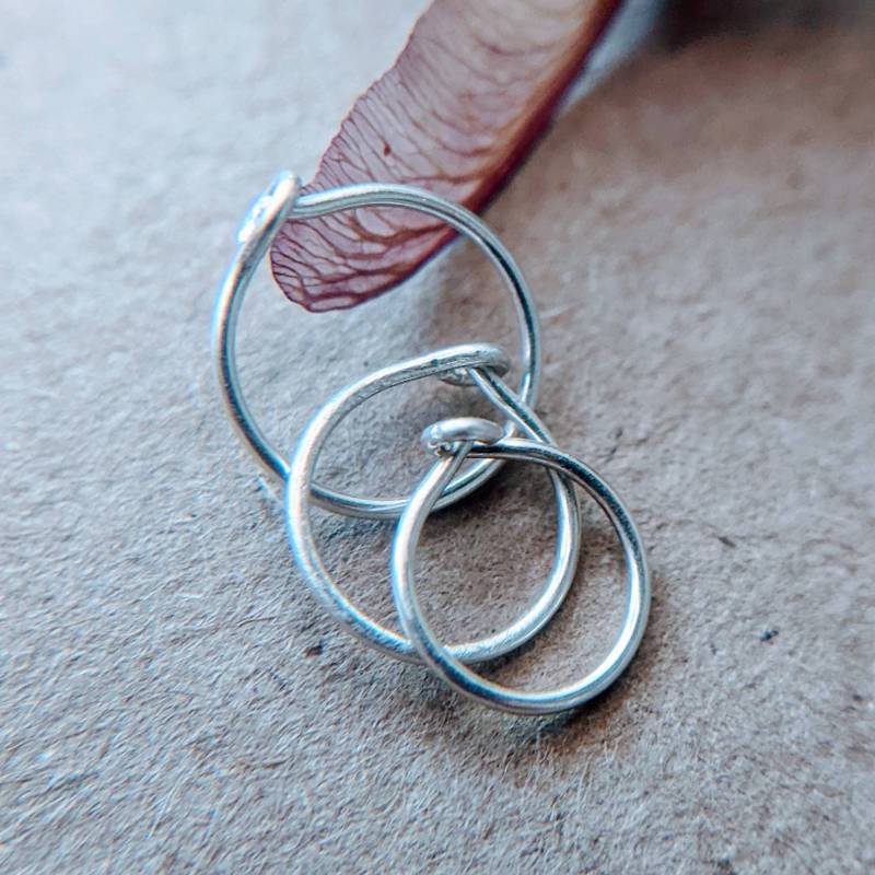 22G Nasenring Sterlingsilber, 14K Solides Gold Oder Niobium Creolen Primitive Serien Handgefertigt Von Thebeperedlily 22G Nasenring Sterlingsilber, 14K Solides Gold Oder Niobium Creolen Primitive Serien Handgefertigt Von Thebeperedlily von thebeadedlily