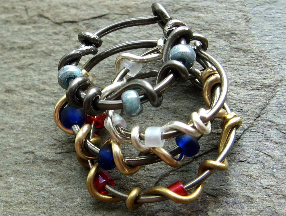 Perlen Rebe Einzel - Benutzerdefinierte Hoop Ohrring Oder Nase RingPrimitive Serie-Thebeadedlily Handarbeit Perlen Rebe Einzel - Benutzerdefinierte Hoop Ohrring Oder Nase RingPrimitive Serie-Thebeadedlily Handarbeit von thebeadedlily