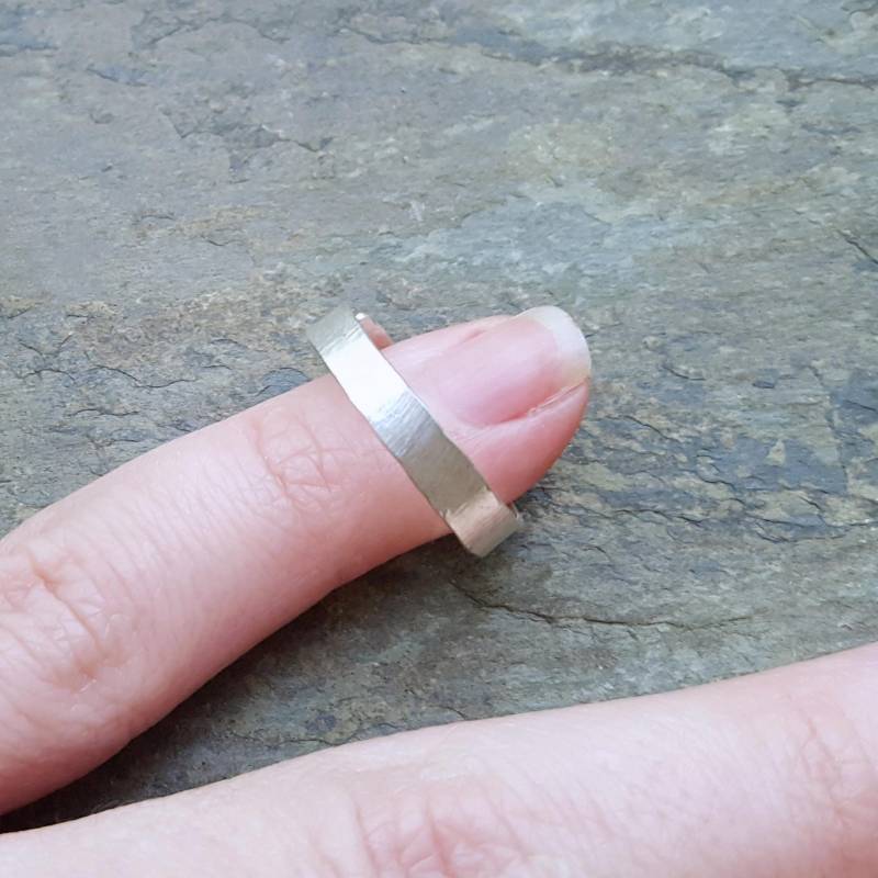 Rohsilber Ring, Roh Sterling Einfache Gehämmert Band, Einfach Verstellbare BandHandgemacht Von Derbeadedlily Rohsilber Ring, Roh Sterling Einfache Gehämmert Band, Einfach Verstellbare BandHandgemacht Von Derbeadedlily von thebeadedlily