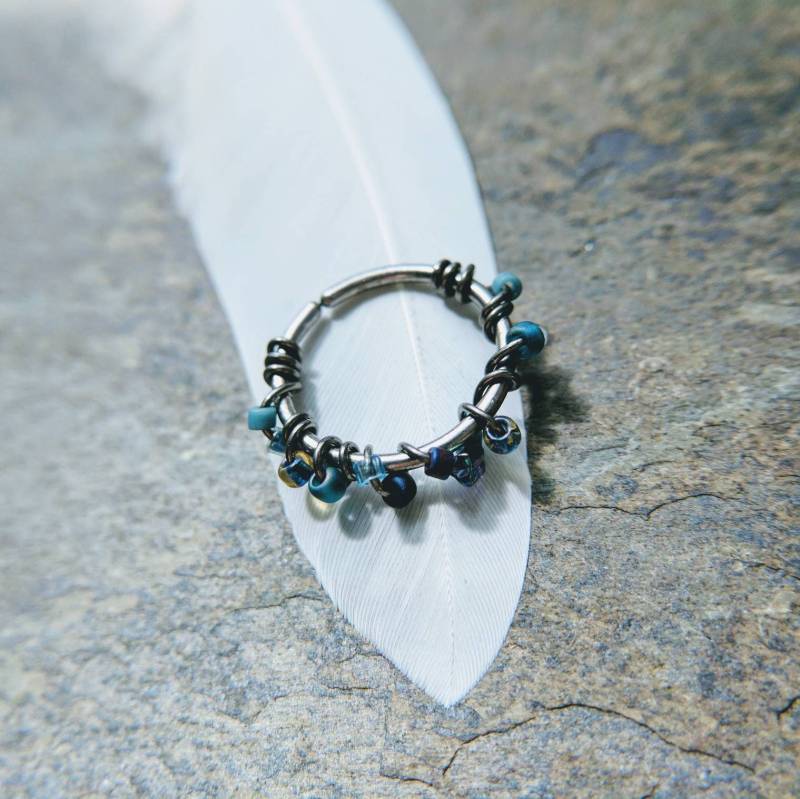 Verschlungenen Septum Ring - 16G Niob Reifen-Thebeadedlily Handarbeit Verschlungenen Septum Ring - 16G Niob Reifen-Thebeadedlily Handarbeit von thebeadedlily