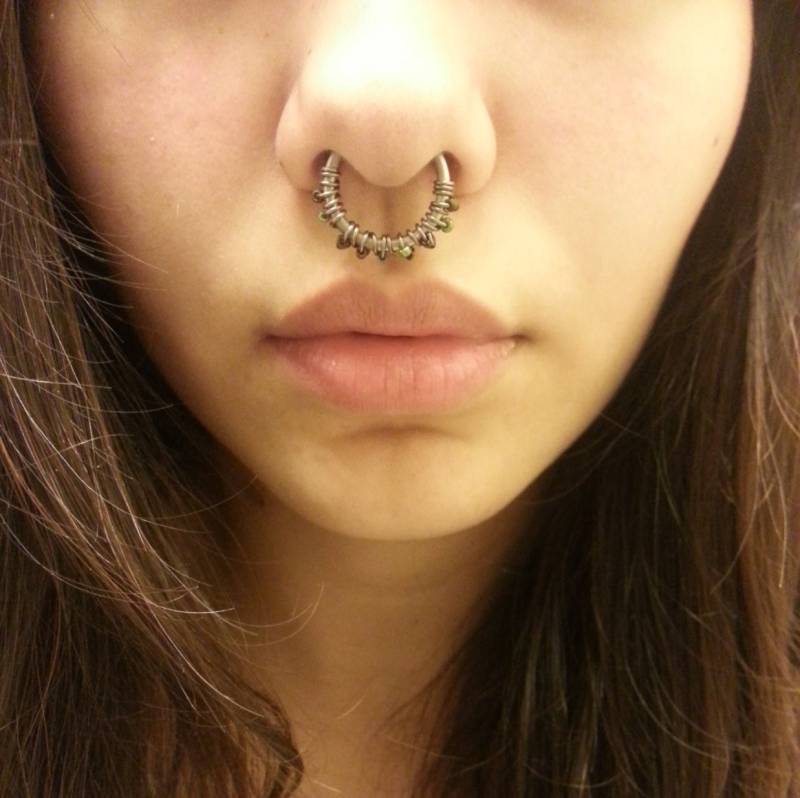 Verschlungener Septum Ring 12G Niobium Handgemacht By Thebeadedlily Verschlungener Septum Ring 12G Niobium Handgemacht By Thebeadedlily von thebeadedlily